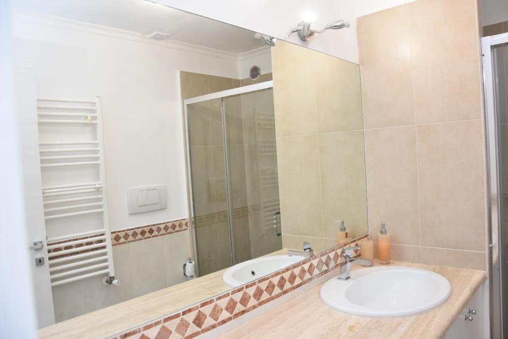 Apartment In Certosa Pigneto - Parcheggio Privato Incluso *